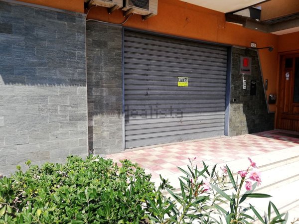 locale commerciale in affitto a Santa Venerina
