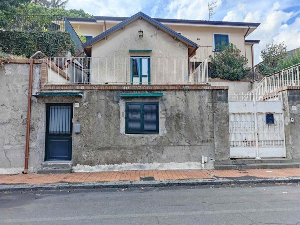 casa indipendente in affitto a Trecastagni