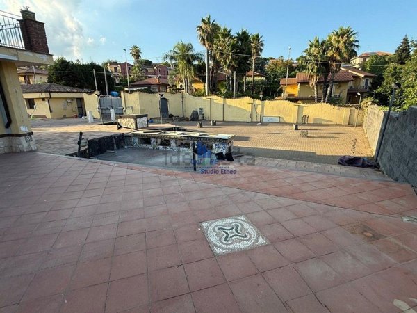 locale commerciale in affitto a Trecastagni