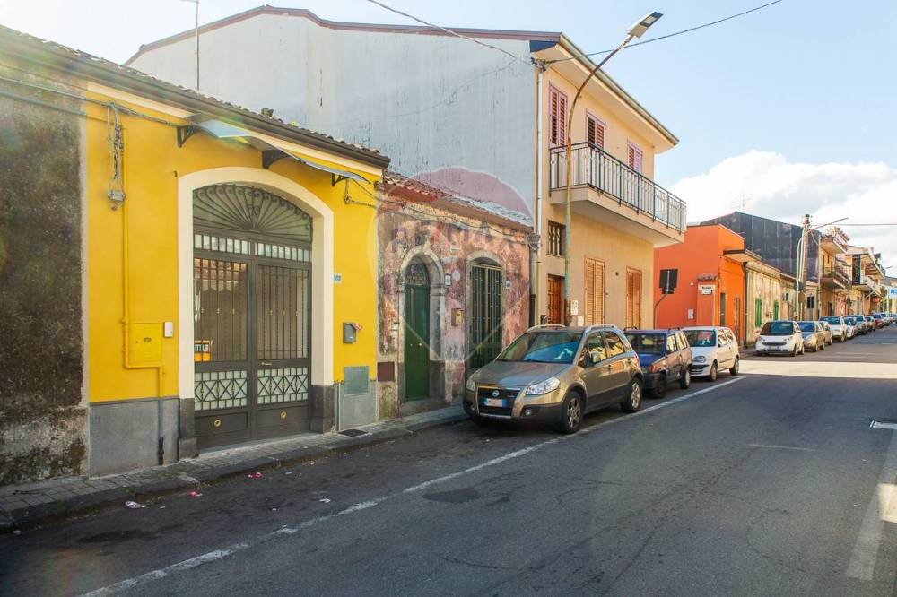 locale commerciale in affitto a Trecastagni