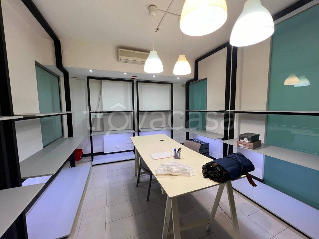 locale commerciale in affitto a Tremestieri Etneo in zona Canalicchio