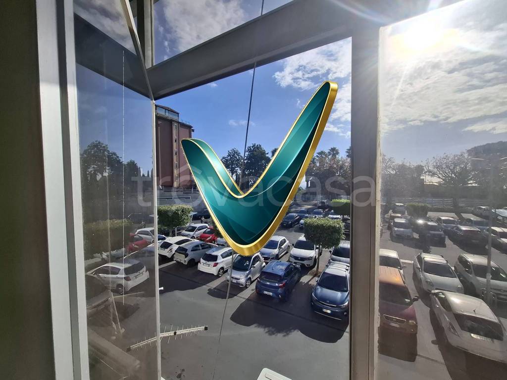 negozio in affitto a Tremestieri Etneo in zona Canalicchio