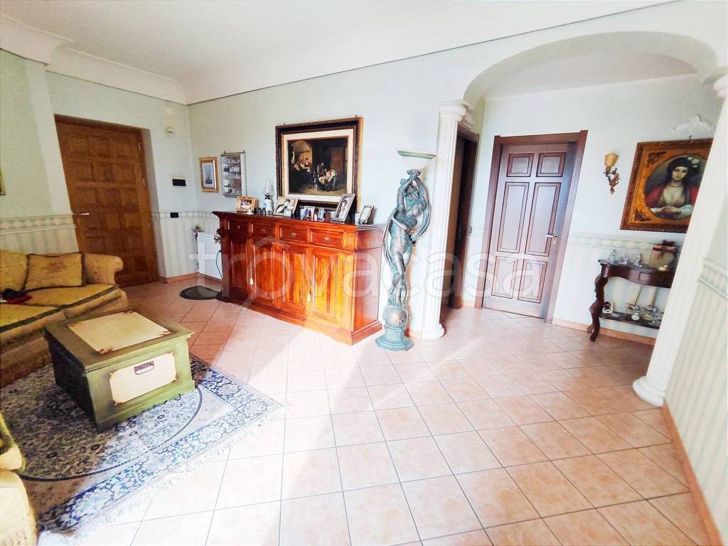 appartamento in affitto a Valverde(CT)