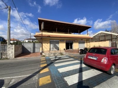 locale commerciale in affitto a Valverde(CT)