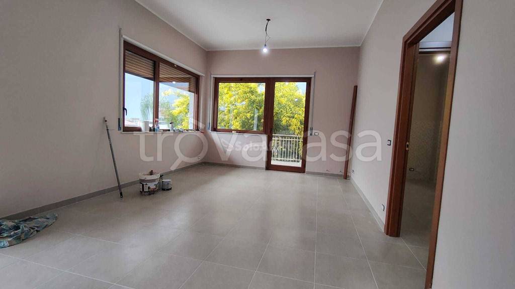 appartamento in affitto a Valverde(CT)