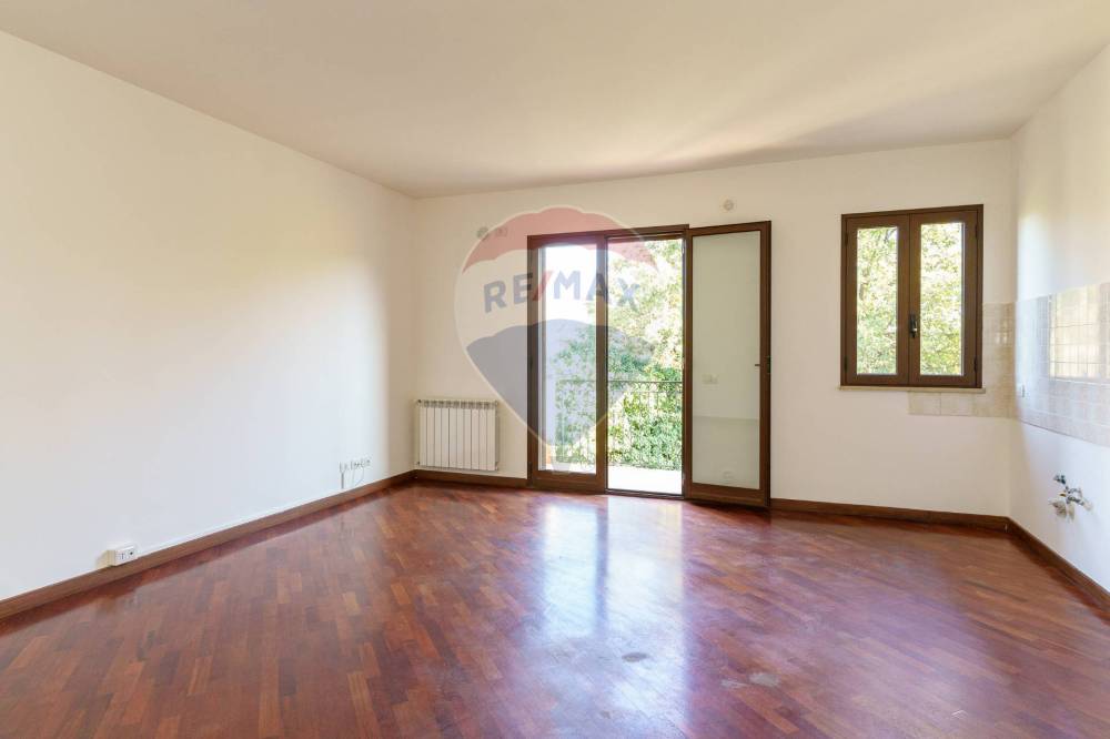 appartamento in affitto a Valverde(CT)