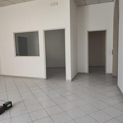 locale commerciale in affitto a Valverde(CT)