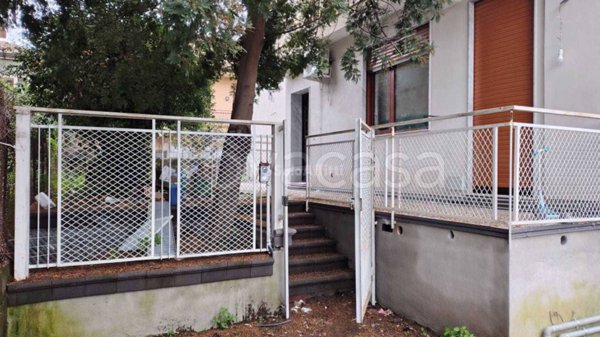 appartamento in affitto a Valverde(CT)