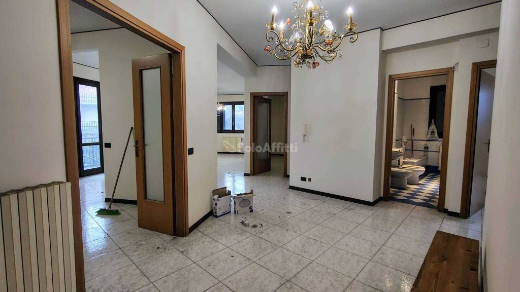 appartamento in affitto a Valverde(CT)
