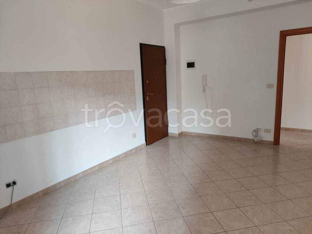appartamento in affitto a Valverde(CT)
