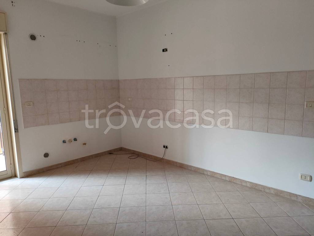 appartamento in affitto a Valverde(CT)
