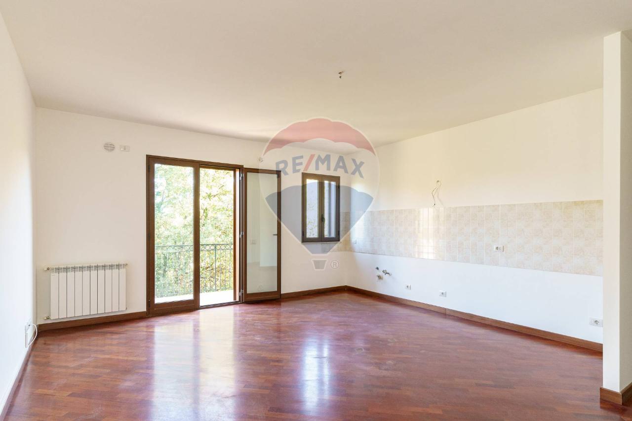appartamento in affitto a Valverde(CT)