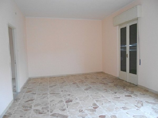 appartamento in affitto a Valverde(CT)