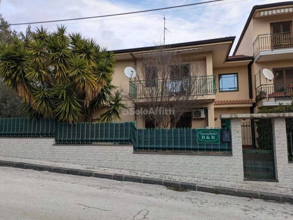 casa indipendente in affitto a Valverde(CT)