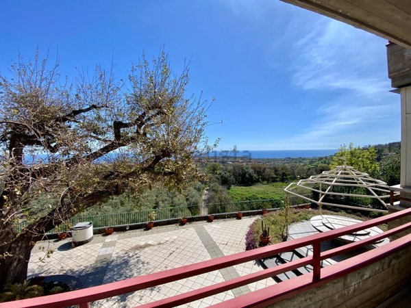 appartamento in affitto a Valverde(CT)
