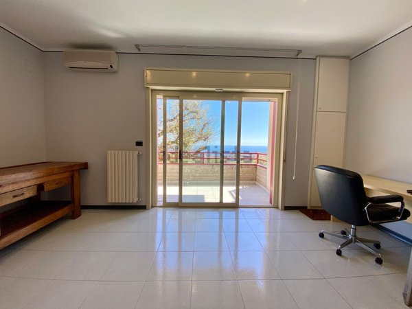 appartamento in affitto a Valverde(CT)