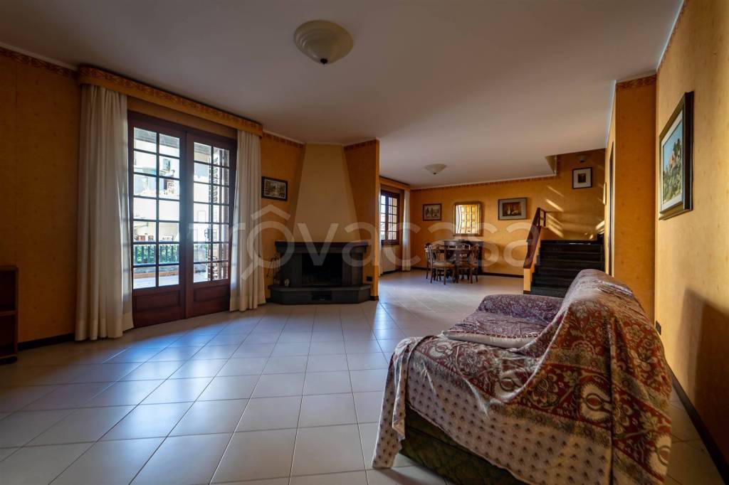 casa indipendente in affitto a Valverde(CT)