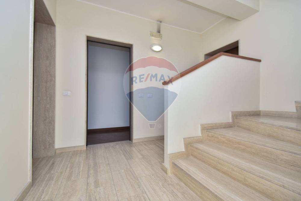 appartamento in affitto a Valverde(CT)