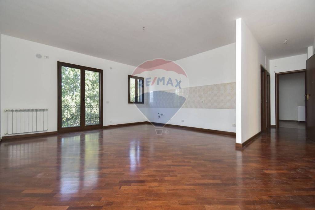 appartamento in affitto a Valverde(CT)