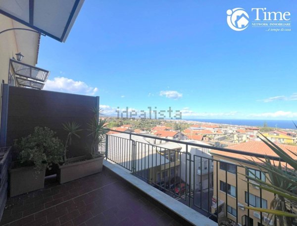 appartamento in affitto a Valverde(CT)