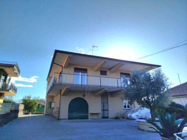 appartamento in affitto a Valverde(CT)