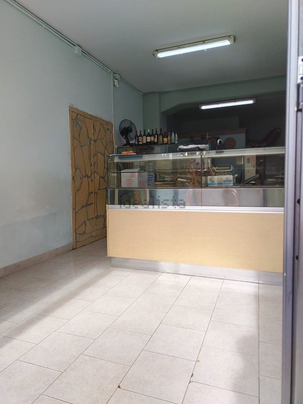 locale commerciale in affitto a Valverde(CT)