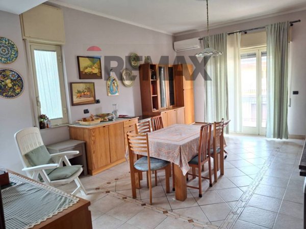 appartamento in affitto a Valverde(CT)