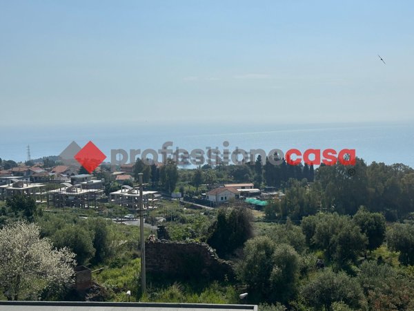 appartamento in affitto a Valverde(CT)