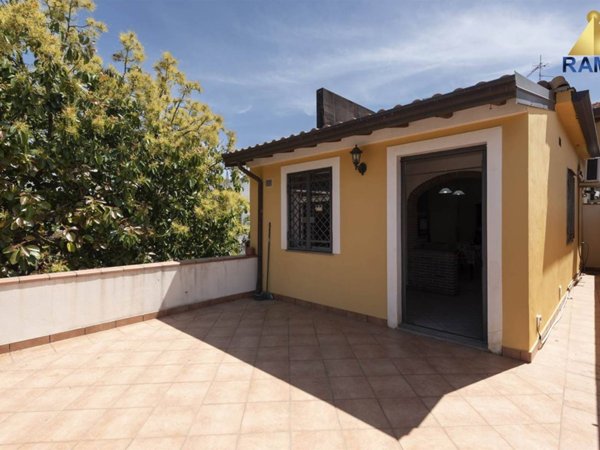 appartamento in affitto a Valverde(CT)