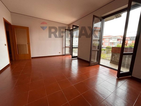 appartamento in affitto a Valverde(CT)