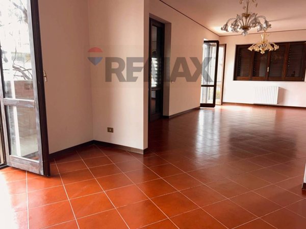 appartamento in affitto a Valverde(CT)