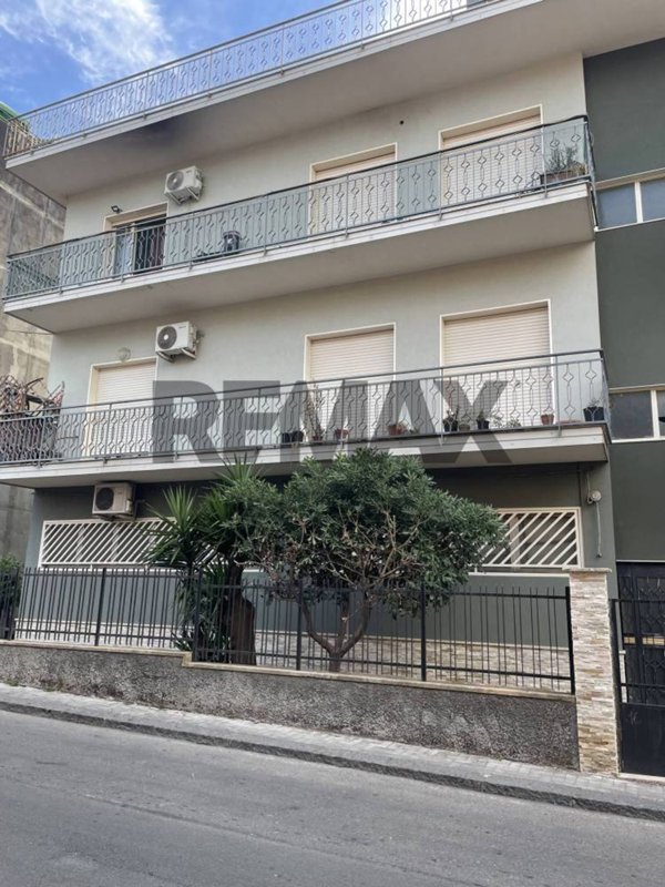 appartamento in affitto a Valverde(CT)