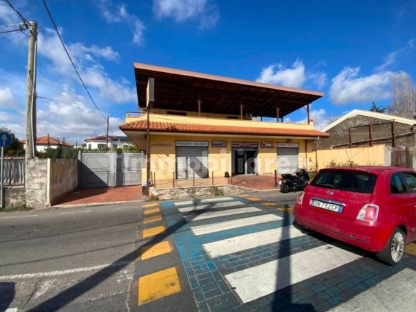 appartamento in affitto a Valverde(CT)