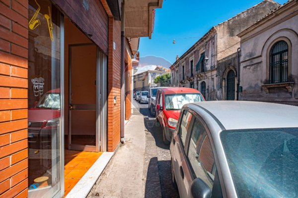 negozio in affitto a Viagrande