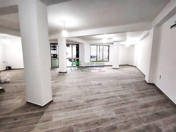 locale commerciale in affitto a Comiso