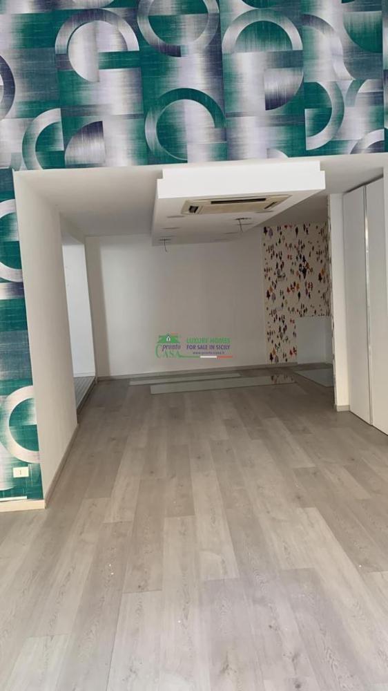 locale commerciale in affitto a Comiso