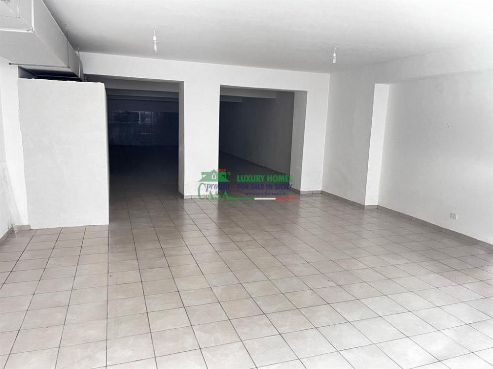 locale commerciale in affitto a Comiso