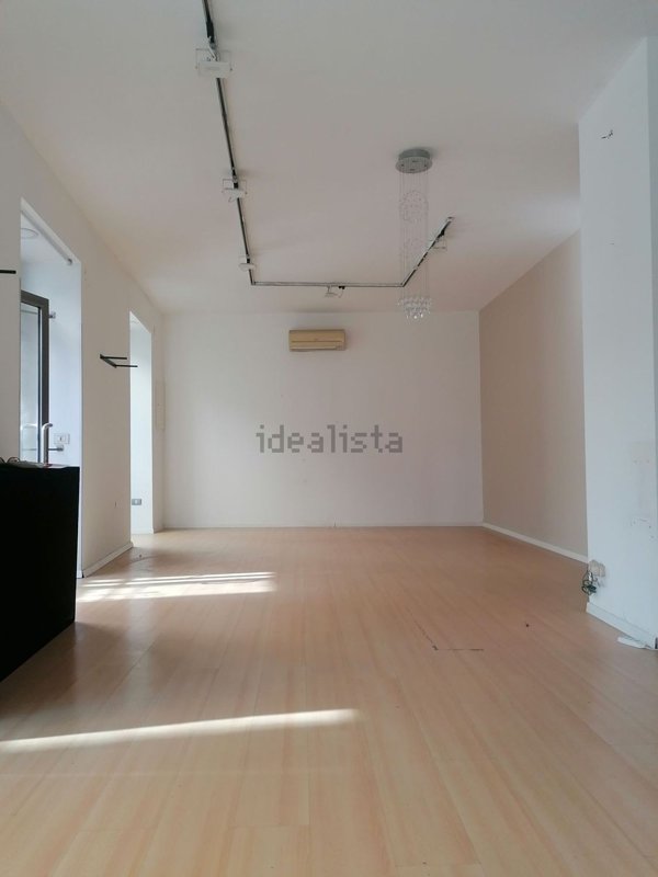 locale commerciale in affitto a Comiso