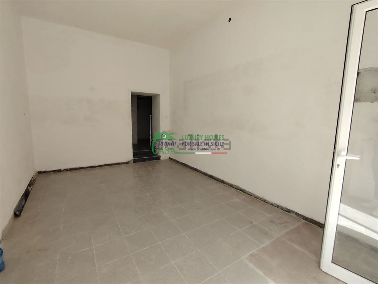 locale commerciale in affitto a Comiso