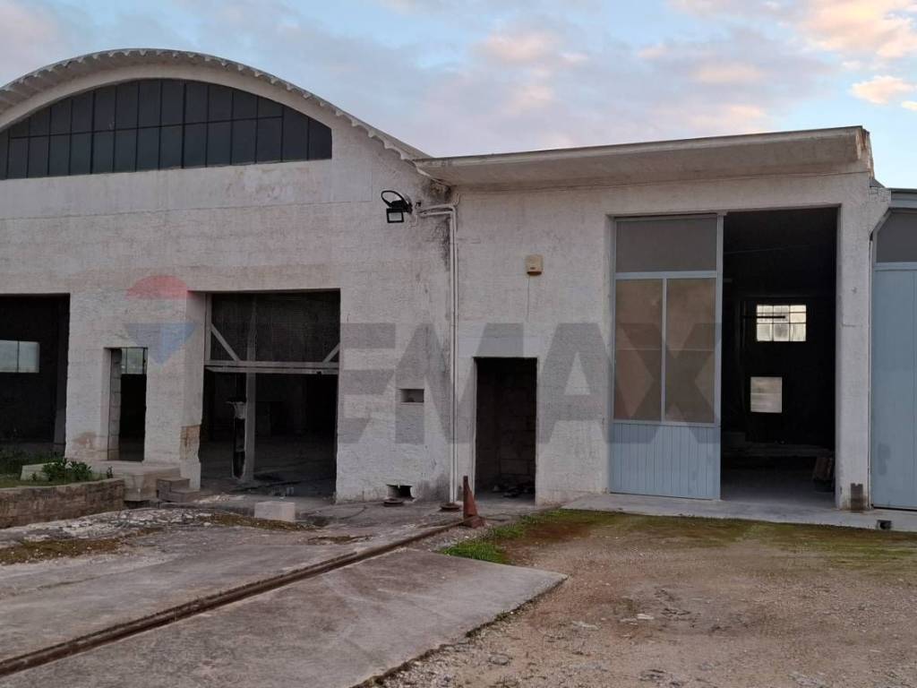 locale commerciale in affitto a Comiso