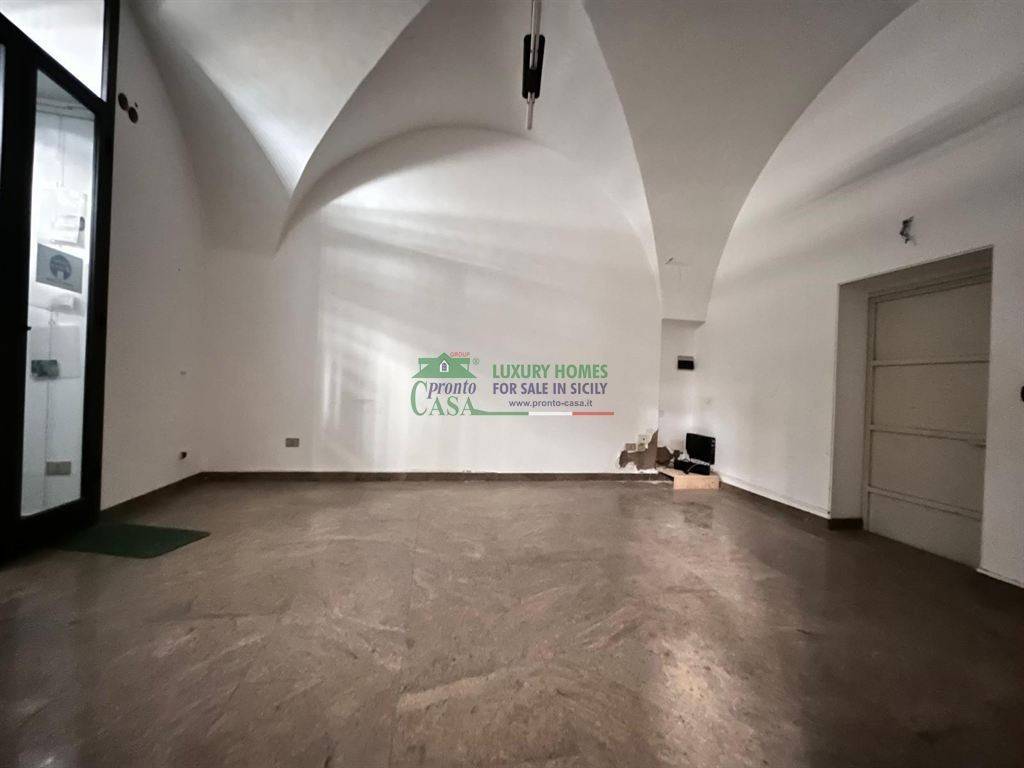 locale commerciale in affitto a Comiso