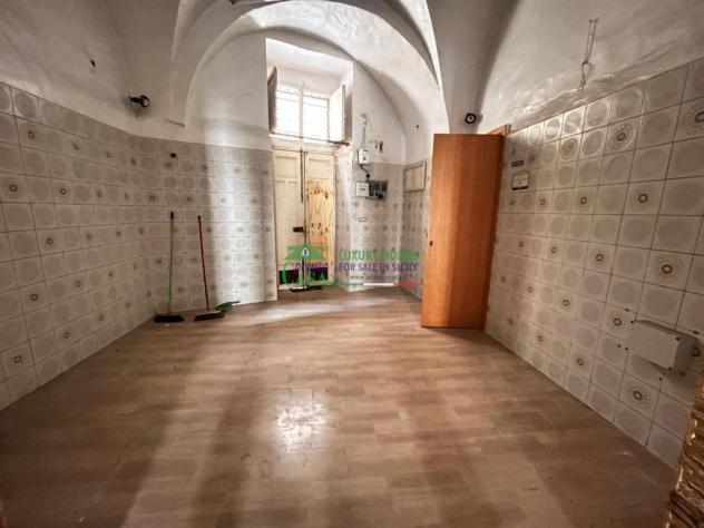 locale commerciale in affitto a Comiso