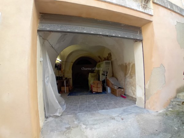 negozio in affitto a Modica in zona Modica Bassa