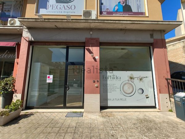 locale commerciale in affitto a Modica