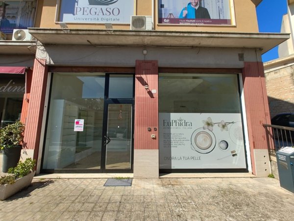 locale commerciale in affitto a Modica