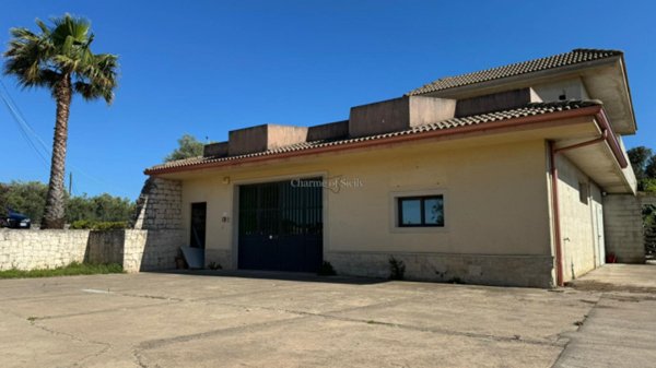 locale commerciale in affitto a Modica in zona Sacro Cuore