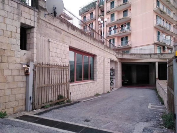 negozio in affitto a Modica in zona Sacro Cuore