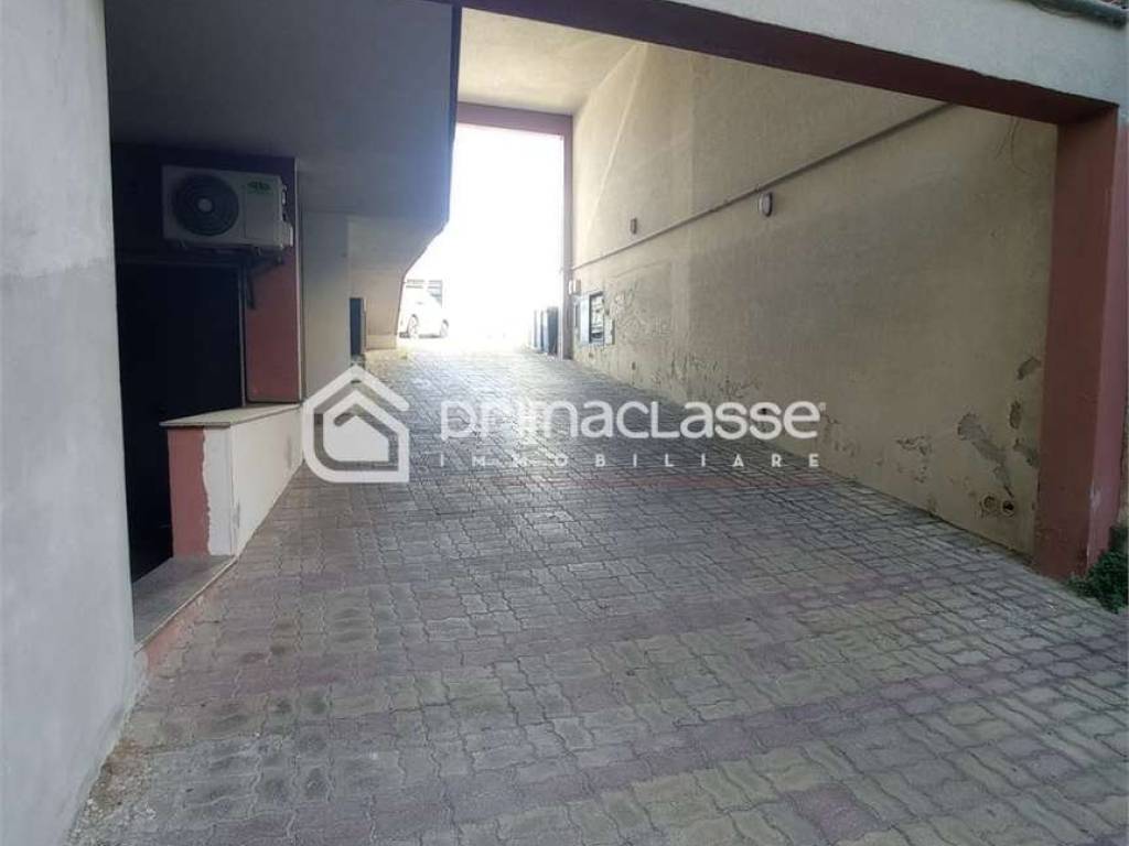 locale commerciale in affitto a Modica in zona Sacro Cuore
