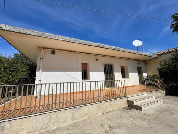 pentavano in affitto a Modica in zona Sacro Cuore
