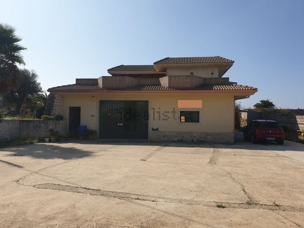locale commerciale in affitto a Modica